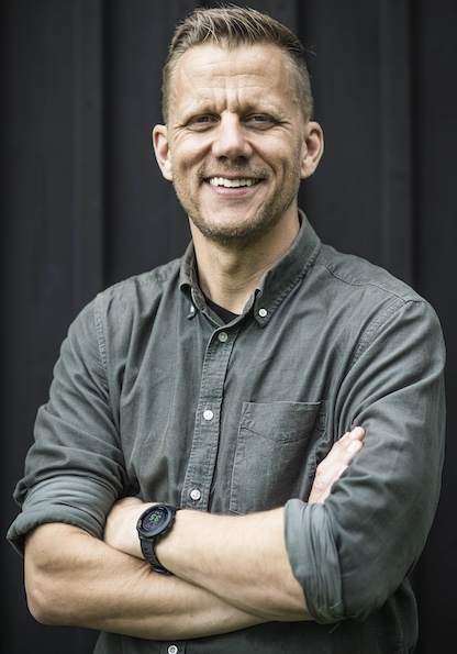 Erik Jonsson, Intuned